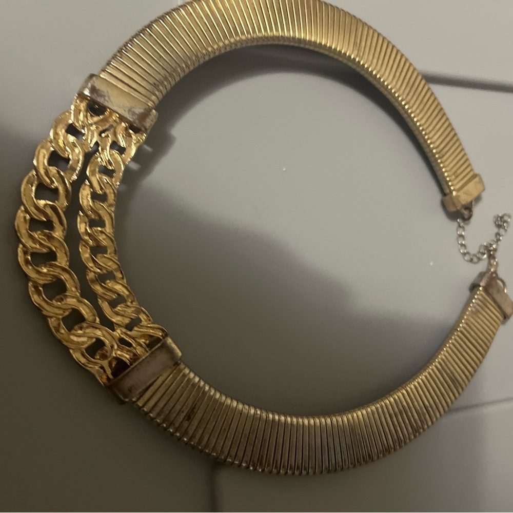 Elegant Gold-Tone Women's Necklace - Picture 7 of 9